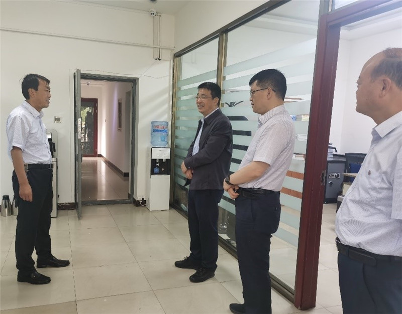 开云手机党委副书记 总经理雷铁一行深入甘肃开云手机平凉担保公司和华龙证券平凉分公司调研